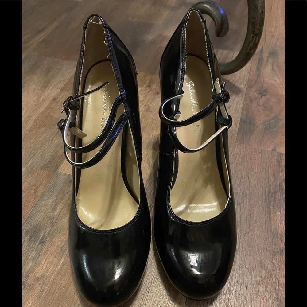 2 Strap Pumps